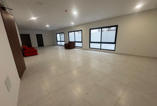 989020 - Property Image 2