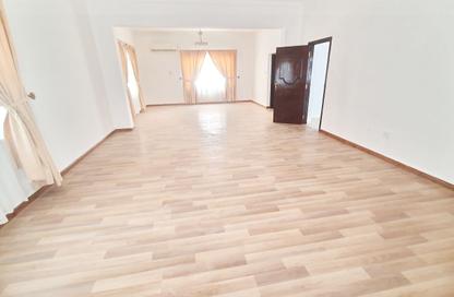 Villa - 4 - 4 for rent in Salmaniya - Manama - Capital Governorate