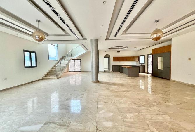 989845 - Property Image 2