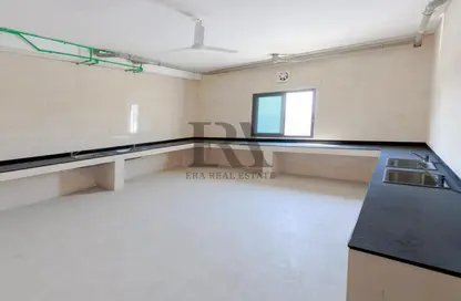 سكن عمال - استوديو - 8 حمامات للايجار في عسكر - المحافظة الجنوبية