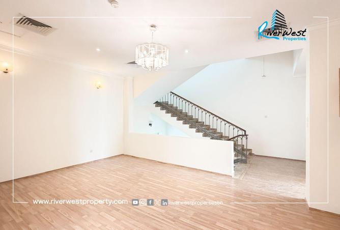 993885 - Property Image 2