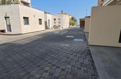 Compound - 4 Bedrooms - 5 Bathrooms for rent in Tubli - Central Governorate