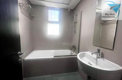 Apartment - 2 Bedrooms - 3 Bathrooms for rent in Al Juffair - Capital Governorate