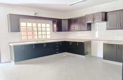 فيلا - 4 غرف نوم - 4 حمامات للايجار في البسيتين - المحرق