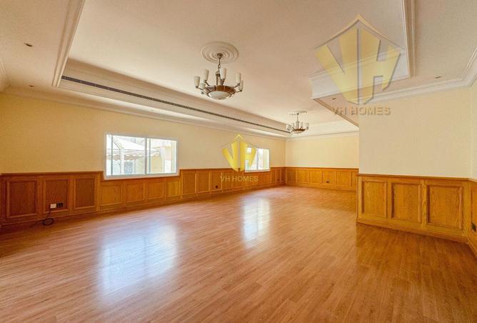 988697 - Property Image 2