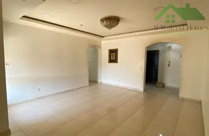 Apartment - 3 Bedrooms - 3 Bathrooms for rent in Isa Town - Central Governorate