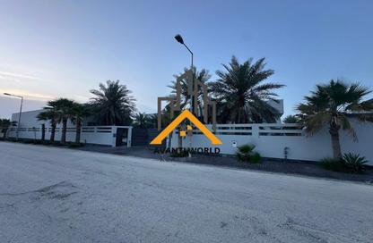 Villa - 4 Bedrooms - 5 Bathrooms for sale in Janabiya - Northern Governorate