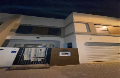 فيلا - 5 غرف نوم - 6 حمامات للايجار في الحد - المحرق