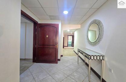 Apartment - 3 Bedrooms - 3 Bathrooms for rent in Al Juffair - Capital Governorate