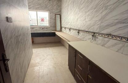 Labor Camp - Studio - 7+ Bathrooms for rent in Hamala - Northern Governorate