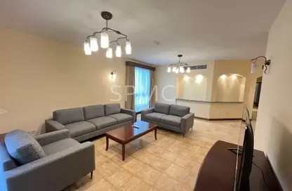 Apartment - 2 Bedrooms - 3 Bathrooms for rent in Sanabis - Manama - Capital Governorate