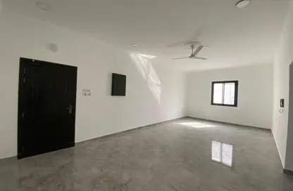 Office Space - 2 Bedrooms - 2 Bathrooms for rent in Jid Ali - Central Governorate