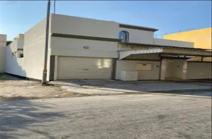 Villa - 2 Bedrooms - 4 Bathrooms for rent in Sanabis - Manama - Capital Governorate