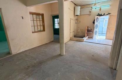 Villa - 2 Bedrooms - 1 Bathroom for rent in Bilad Al Qadeem - Manama - Capital Governorate