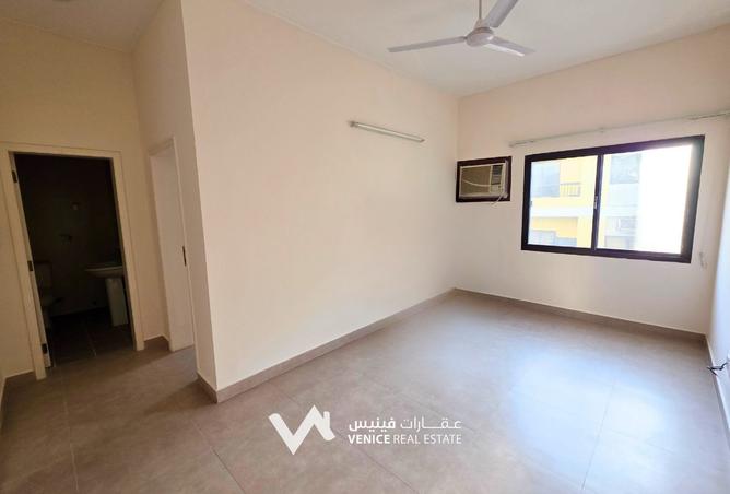 975042 - Property Image 2