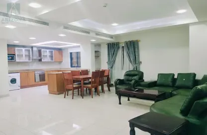 Apartment - 3 Bedrooms - 3 Bathrooms for rent in Zinj - Manama - Capital Governorate