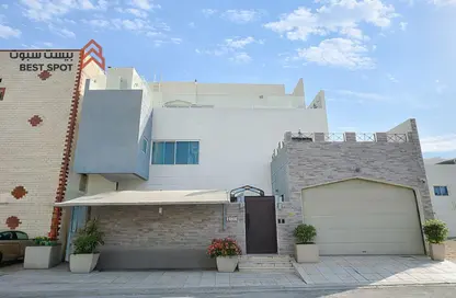Villa - 5 Bedrooms for sale in Karrana - Northern Governorate