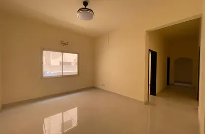Apartment - 2 Bedrooms - 2 Bathrooms for rent in Jid Ali - Central Governorate