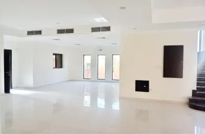 Villa - 6 Bedrooms - 7 Bathrooms for rent in Tubli - Central Governorate