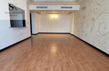 Apartment - 3 Bedrooms - 4 Bathrooms for rent in Abraj Al Lulu - Manama - Capital Governorate