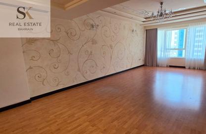 Apartment - 3 Bedrooms - 4 Bathrooms for rent in Abraj Al Lulu - Manama - Capital Governorate