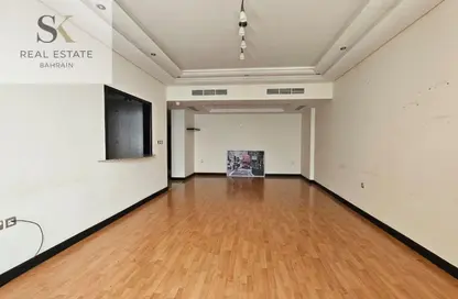 شقة - 3 غرف نوم - 4 حمامات للايجار في أبراج اللولو - المنامة - محافظة العاصمة