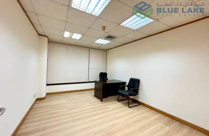 Office Space - Studio - 3 Bathrooms for rent in Manama Downtown - Manama - Capital Governorate