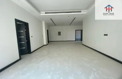 Apartment - 3 Bedrooms - 3 Bathrooms for rent in Sanad - Central Governorate