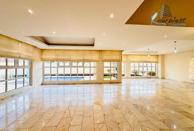 992141 - Property Image 2