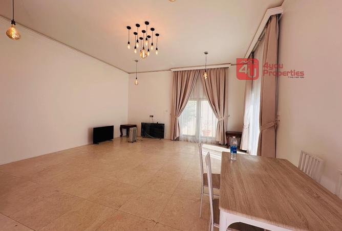 989386 - Property Image 3