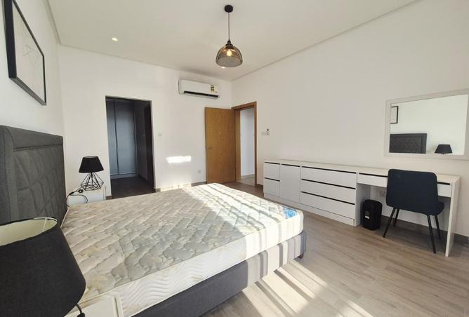 988304 - Property Image 2