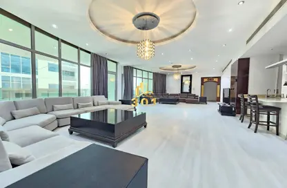 Penthouse - 3 Bedrooms - 4 Bathrooms for rent in Al Juffair - Capital Governorate