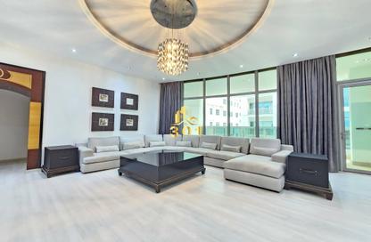 Penthouse - 3 Bedrooms - 4 Bathrooms for rent in Al Juffair - Capital Governorate