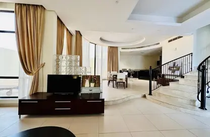 Compound - 3 Bedrooms - 4 Bathrooms for rent in Saar - Northern Governorate