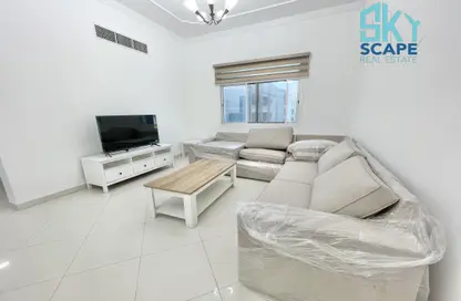 Apartment - 2 Bedrooms - 3 Bathrooms for rent in Sanabis - Manama - Capital Governorate