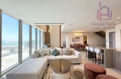 Duplex - 3 Bedrooms - 5 Bathrooms for rent in Seef - Capital Governorate