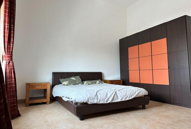 999801 - Property Image 2