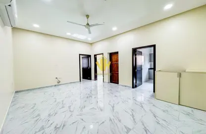 Apartment - 2 Bedrooms - 2 Bathrooms for rent in Segaya - Manama - Capital Governorate