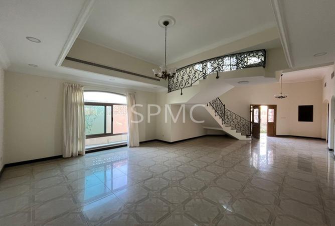 989483 - Property Image 2