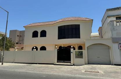 Villa - 5 - 6 for sale in Busaiteen - Muharraq Governorate