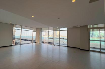 Duplex - 3 Bedrooms - 5 Bathrooms for rent in Reef Island - Capital Governorate