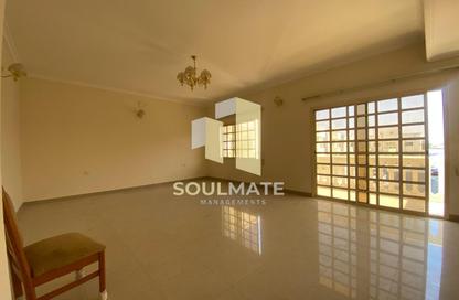 Villa - 4 Bedrooms - 5 Bathrooms for rent in Busaiteen - Muharraq Governorate