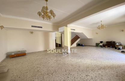 Villa - 4 Bedrooms - 5 Bathrooms for rent in Busaiteen - Muharraq Governorate