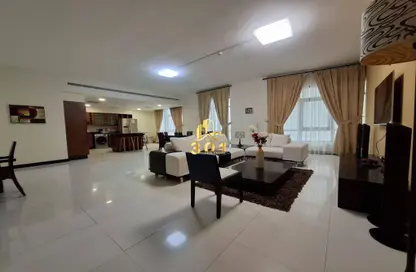 Apartment - 2 Bedrooms - 2 Bathrooms for rent in Busaiteen - Muharraq Governorate