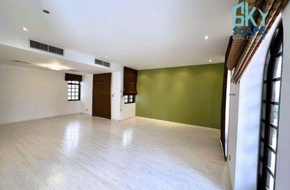 Villa - 4 Bedrooms - 4 Bathrooms for rent in Janabiya - Northern Governorate