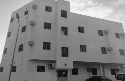 Whole Building - 7+ Bedrooms - 7+ Bathrooms for rent in Tubli - Central Governorate