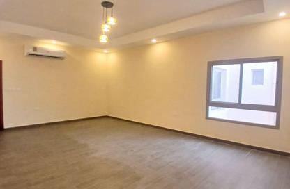 Apartment - 3 Bedrooms - 3 Bathrooms for rent in Busaiteen - Muharraq Governorate