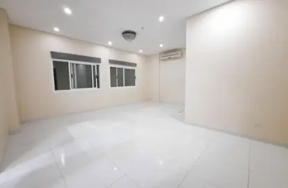 شقة - 2 غرف نوم - 3 حمامات للايجار في الحد - المحرق