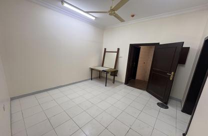 Apartment - 2 Bedrooms - 1 Bathroom for rent in Hidd - Muharraq Governorate