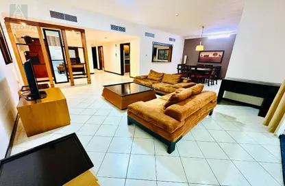 Apartment - 2 Bedrooms - 3 Bathrooms for rent in Al Juffair - Capital Governorate